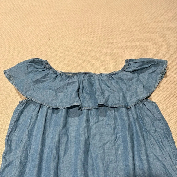 Off The Shoulders Dress - Picture 3 of 8